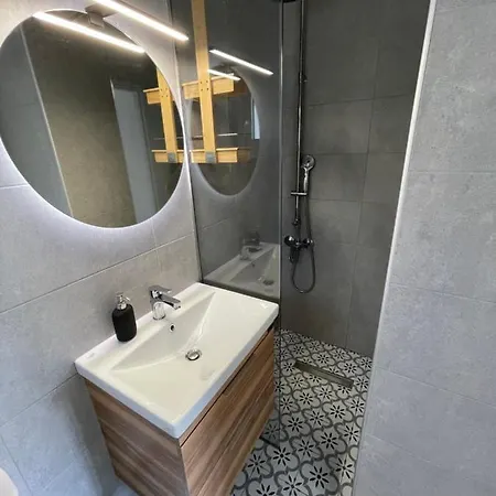 شقة Cosy With Sea View Close To The