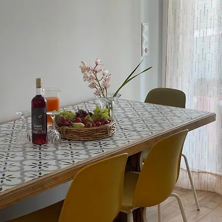 Cosy With Sea View Close To The شقة